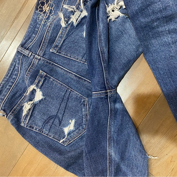 AE Strigid Ripped Mom Jean - Picture 4 of 5